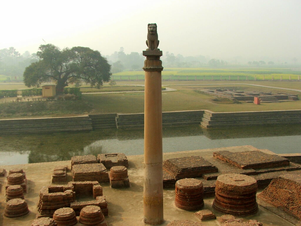 Ashoka_pillar_at_Vaishali,_Bihar,_India